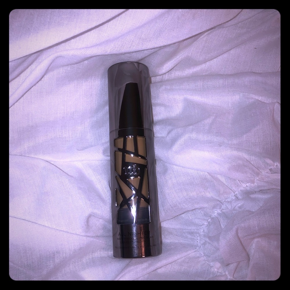 Urban Decay All Nighter Foundation shade 4.0